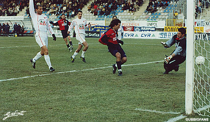 Clementi segna il gol della vittoria...