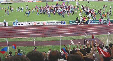Invasione di campo a fine partita