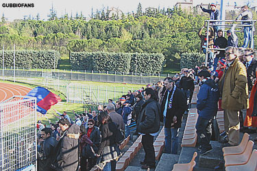 I tifosi eugubini presenti nel settore ospiti
