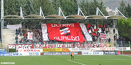 Coreografia dei tifosi gualdesi