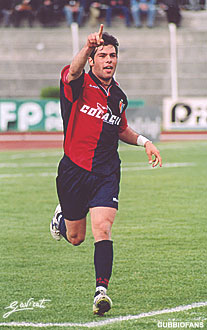 ...Maisto esulta dopo il gol del 3-0