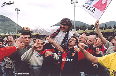 Galderisi festeggiato dai tifosi/2