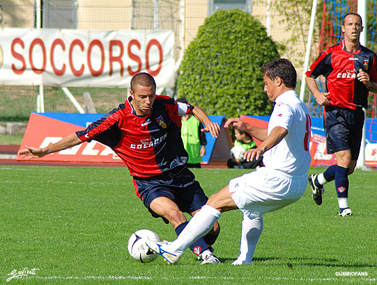 Sandreani e Giardina lottano su un pallone