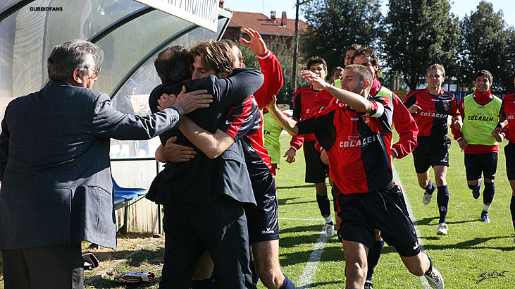 Corallo abbraccia il presidente:  l'1-0