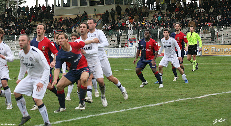 Mischia in area