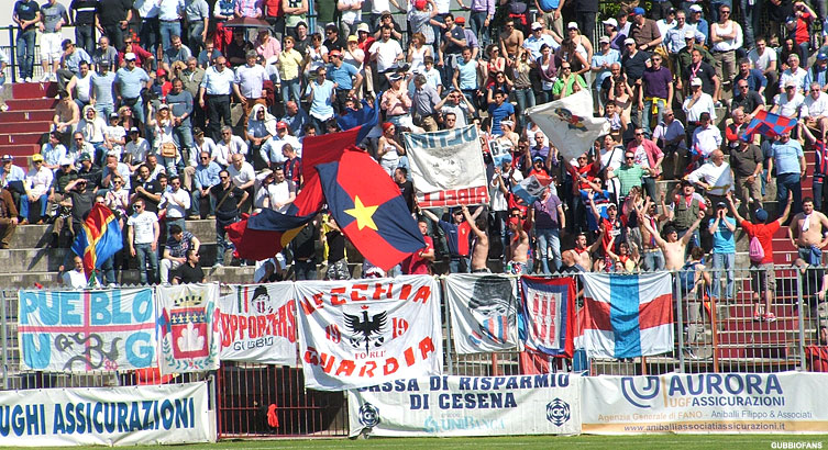 Primo piano tifosi Gubbio