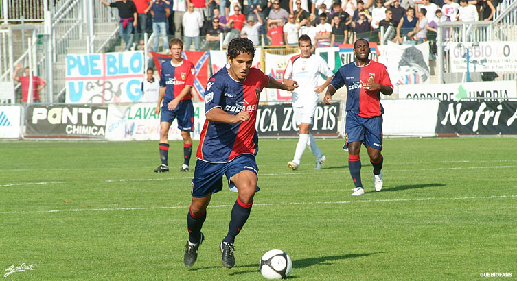 Rivaldo calcia