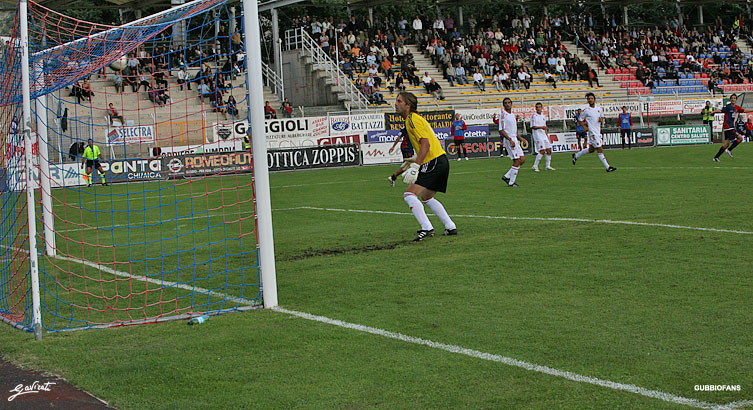 Caracciolo, palla in rete