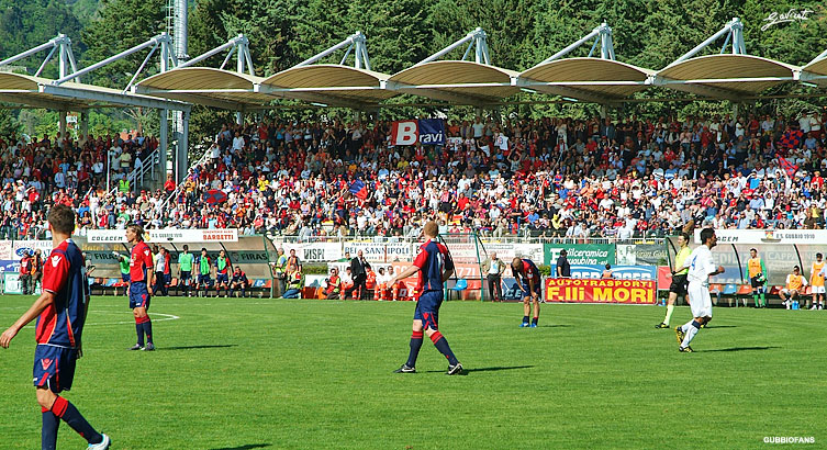 La "B" in tribuna