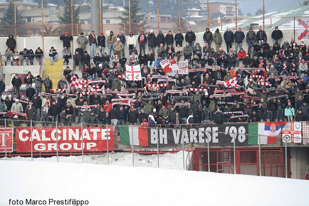 Sciarpata tifosi Varese