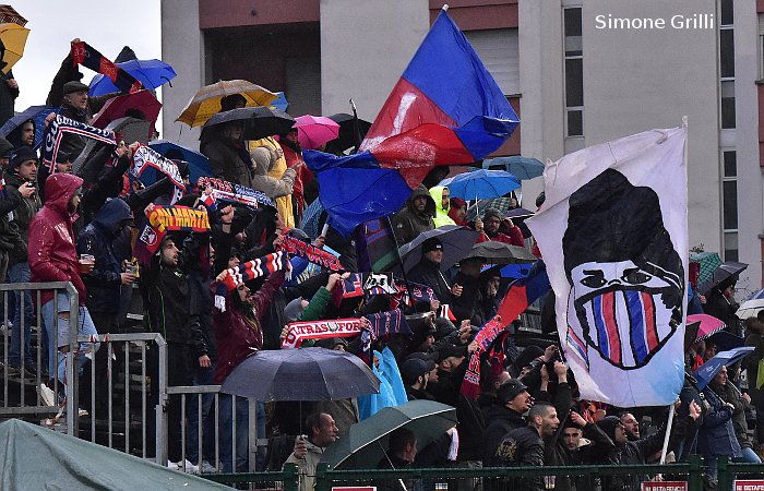 Tifosi sciarpata